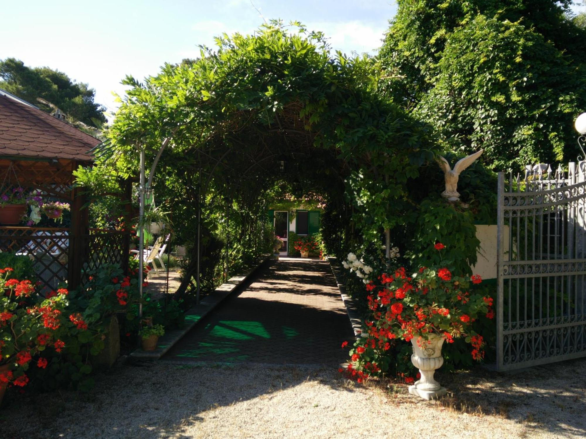 Residenza Villa I Nidi 圣卡塔林纳 外观 照片